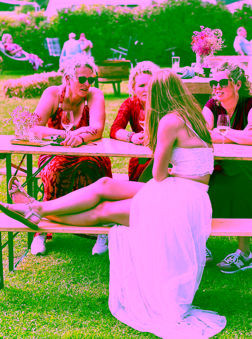 Bruid aan het relaxen met gasten