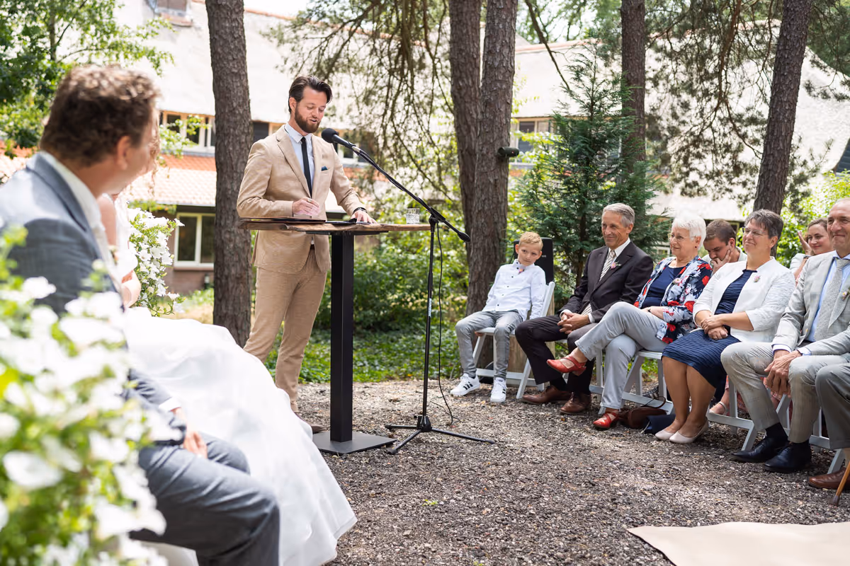 Ceremonie in het bos met trouwambtenaar Bas Hofman